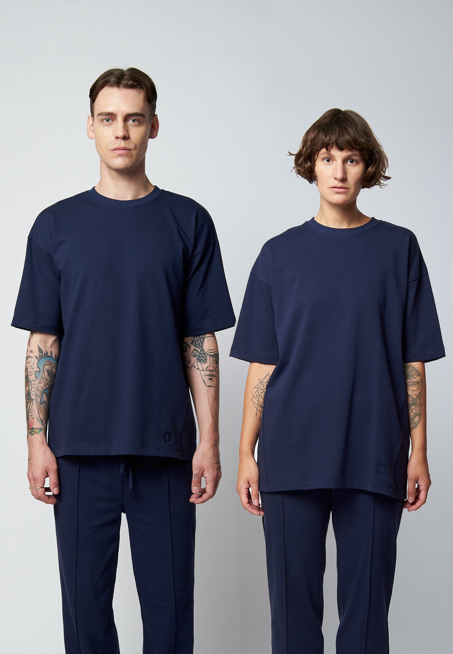 Oversized Navy Blaues WORLD Frauen T-Shirt – Baumwolle aus Bio und 100% AFORA Männer